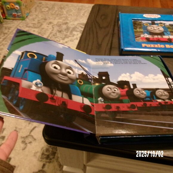 Thomas & Friends TOY LOT Busy Books W/ Figures, '92 LARGE TRAIN, PUZZLES - Picture 3 of 10